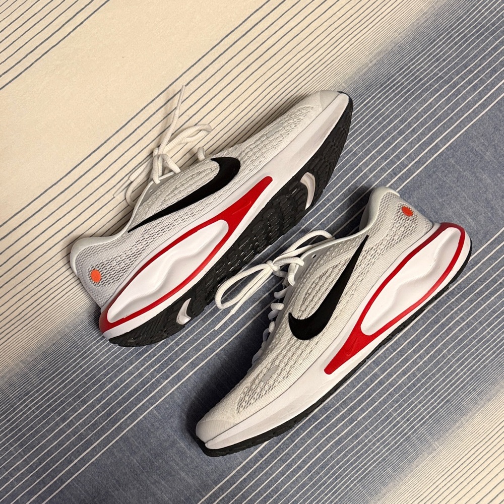 Nike Journey Men’s White and Red Sneakers